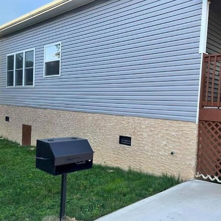 3 Master Bedrooms - Sleeps 10 - Location - Game Room - Hot Tub Pigeon Forge Exterior photo