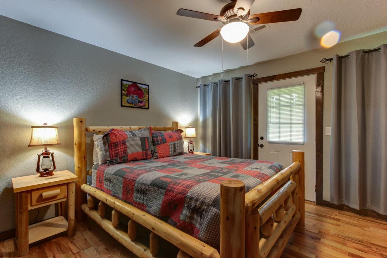 3 Master Bedrooms - Sleeps 10 - Location - Game Room - Hot Tub Pigeon Forge Exterior photo