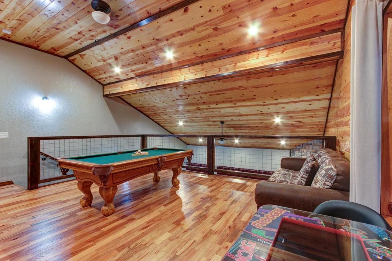 3 Master Bedrooms - Sleeps 10 - Location - Game Room - Hot Tub Pigeon Forge Exterior photo