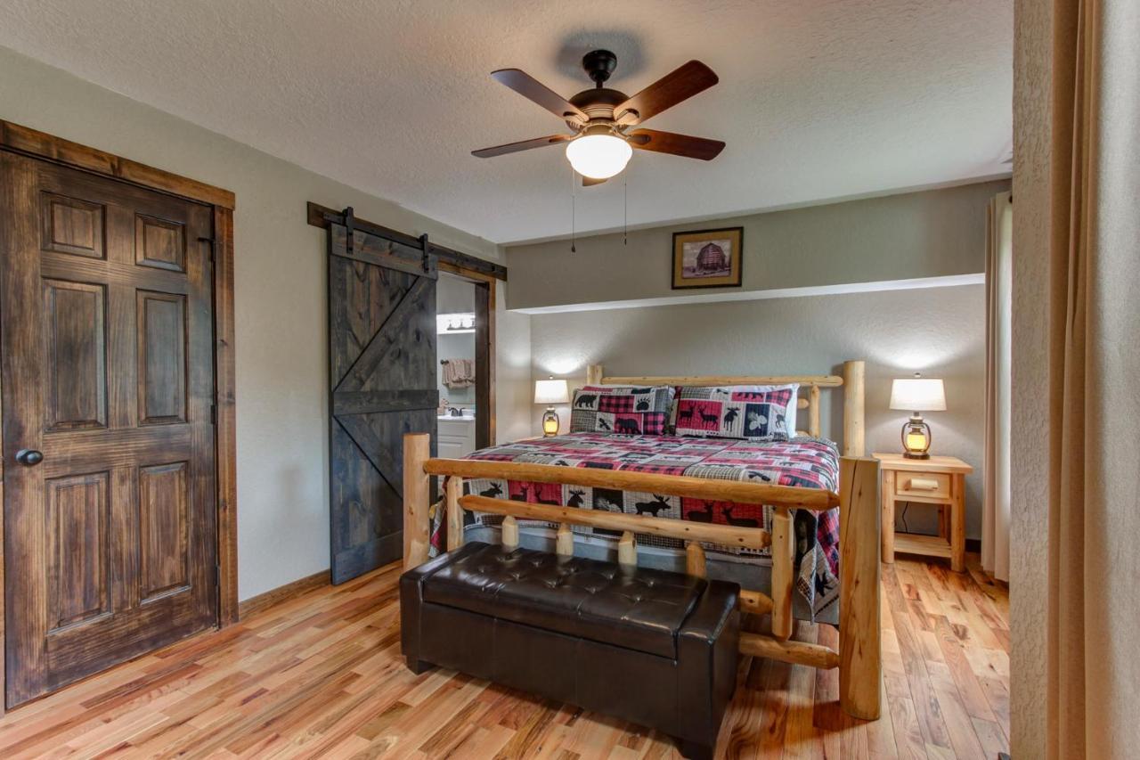 3 Master Bedrooms - Sleeps 10 - Location - Game Room - Hot Tub Pigeon Forge Exterior photo