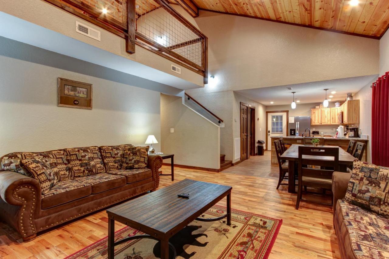 3 Master Bedrooms - Sleeps 10 - Location - Game Room - Hot Tub Pigeon Forge Exterior photo